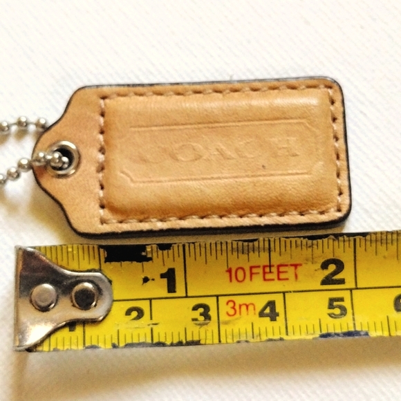💛 2" Vintage Coach Khaki Taupe Tan Leather Hang Tag Bag Fob Charm Keychain - Picture 5 of 5